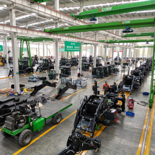 Orosz ügyfél egyedi megrendelést adott le 150 darab HZM799 kotrórakodóra