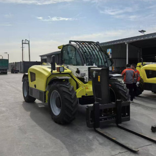 Nagy teherbírású teleszkópos rakodót szállítottak a dél-amerikai piacra